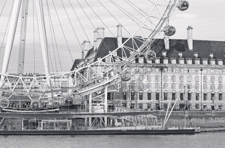 London Eye panorama - high resolution Black and White image of the London Eye